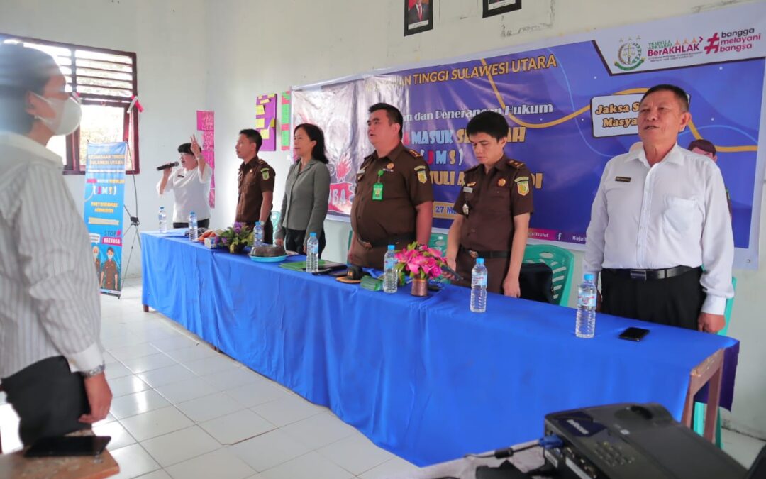 Tim Penyuluhan dan Penerangan Hukum Kejati Sulut, melaksanakan kegiatan Penyuluhan dan Penerangan Hukum Jaksa Masuk Sekolah (JMS) di SMKS Baramuli Airmadidi Kab. Minahasa Utara