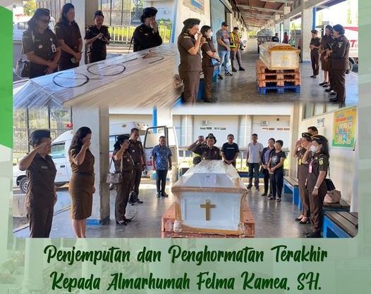 Kepala Kejaksaan Tinggi Sulawesi Utara Dr. Andi Muhammad Taufik, SH.,MH. yang diwakili Asisten Pembinaan Dasplin, SH.,M.Hum menjemput kedatangan jenazah dan memberikan penghormatan terakhir kepada jenazah Almarhumah Felma Kamea, SH.