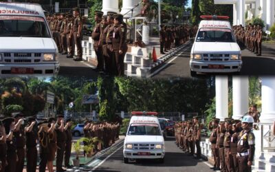Kepala Kejaksaan Tinggi Sulawesi Utara Dr. Andi Muhammad Taufik, SH.,MH. yang diwakili Asisten Tindak Pidana Khusus Hartono, SH.,MH. memimpin penghormatan terakhir kepada jenazah Almarhumah Felma Kamea, SH.