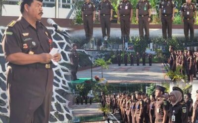 Asisten Tindak Pidana Khusus Hartono, SH.,MH memimpin apel kerja pagi yang diadakan setiap Hari Senin