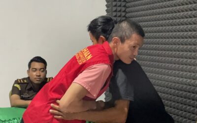 Asisten Tindak Pidana Umum Jeffry Maukar, SH.,MH bersama Asisten Pengawasan Fatkhuri, SH beserta Para Kasi Bidang Tindak Pidana Umum melaksanakan ekspose perkara Restorative Justice (RJ)