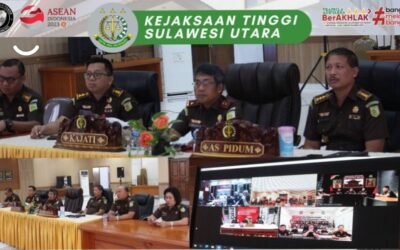 Dr. Andi Muhammad Taufik, SH.,MH.,CGCAE Kepala Kejaksaan Tinggi Sulut di dampingi Asisten Tindak Pidana Umum Jeffry Maukar, SH.,MH, Koordinator Anthoni Nainggolan, SH.,MH beserta Para Kasi Bidang Tindak Pidana Umum melaksanakan ekspose perkara Restorative Justice (RJ)