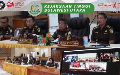 Dr. Andi Muhammad Taufik, SH.,MH.,CGCAE Kepala Kejaksaan Tinggi Sulut di dampingi Asisten Tindak Pidana Umum Jeffry Maukar, SH.,MH, Koordinator Anthoni Nainggolan, SH.,MH beserta Para Kasi Bidang Tindak Pidana Umum melaksanakan ekspose perkara Restorative Justice (RJ)
