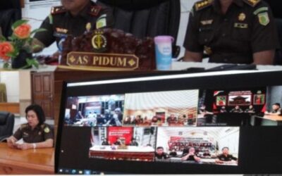 Dr. Andi Muhammad Taufik, SH.,MH.,CGCAE Kepala Kejaksaan Tinggi Sulut di dampingi Asisten Tindak Pidana Umum Jeffry Maukar, SH.,MH, Koordinator Anthoni Nainggolan, SH.,MH beserta Para Kasi Bidang Tindak Pidana Umum melaksanakan ekspose perkara Restorative Justice (RJ)