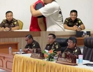 Dr. Andi Muhammad Taufik, SH.,MH.,CGCAE Kepala Kejaksaan Tinggi Sulut di dampingi Asisten Tindak Pidana Umum Jeffry Maukar, SH.,MH, Koordinator Anthoni Nainggolan, SH.,MH beserta Para Kasi Bidang Tindak Pidana Umum melaksanakan ekspose perkara Restorative Justice (RJ)