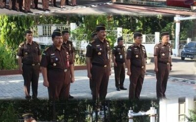 Asisten Intelijen Marthen Tandi, SH.,MH., memimpin apel kerja pagi yang diadakan setiap Hari Senin