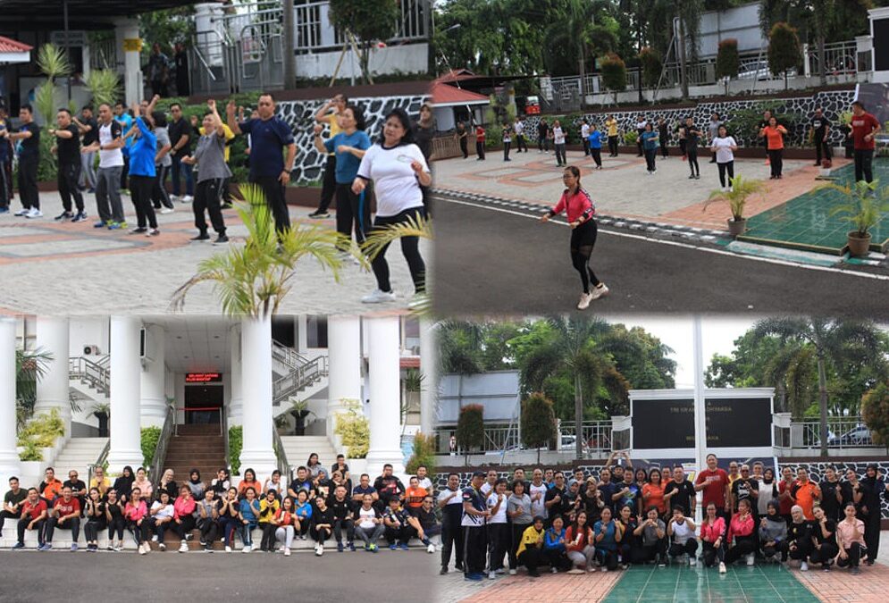 Bertempat Di Halaman Kantor Kejati Sulut, Asisten Pembinaan Dasplin, SH.,M.Hum. dan Asisten Tindak Pidana Umum Jeffry P. Maukar, SH.,MH. mengikuti Senam Pagi bersama Pegawai Kejati Sulut