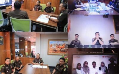 Sila Pulungan selaku Wakil Kepala Kejaksaan Tinggi Sulut di dampingi Asisten Tindak Pidana Umum Jeffry Paultje Maukar, SH.,MH beserta Para Kasi Bidang Tindak Pidana Umum melaksanakan ekspose perkara Restorative Justice