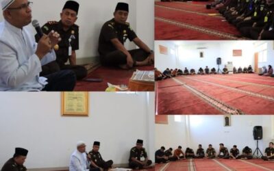 Dr. Andi Muhammad Taufik, SH.,MH.,CGCAE Kepala Kejaksaan Tinggi Sulut mengikuti Ceramah Dan Kajian Ilmu Agama Islam yang di Pimpin oleh Al-Ustadz Abdul Rahman Marus.LC.MA