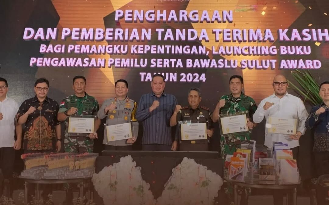 Kajati Menerima Penghargaan dari BAWASLU Sulawesi Utara