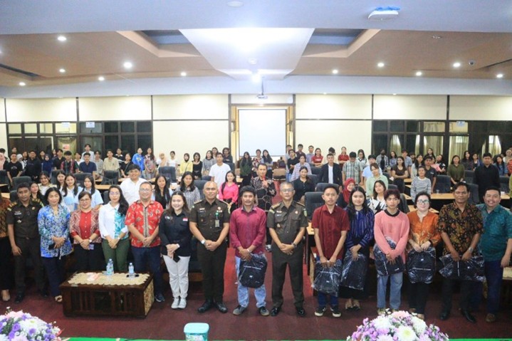 PENERANGAN HUKUM KEJATI SULUT LAKUKAN PENYULUHAN JAKSA MASUK KAMPUS (JMK) DI UNIVERSITAS NEGERI MANADO