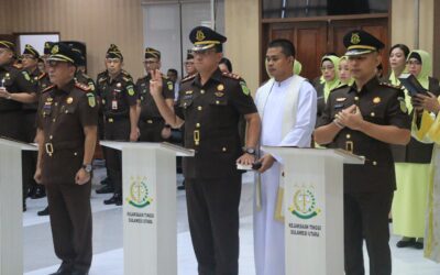 KAJATI SULUT MELANTIK DAN MENGAMBIL SUMPAH JABATAN WAKAJATI SULUT DAN PEJABAT ESELON III DI WILAYAH KEJAKSAAN TINGGI SULAWESI UTARA