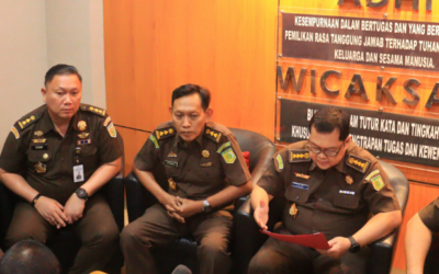 TIM PENYIDIK KEJATI SULUT MENETAPKAN 2 TERSANGKA DALAM PERKARA DUGAAN TINDAK PIDANA KORUPSI PENGGUNAAN DANA PEMBIAYAAN KERJA SAMA PPLH-SDA UNSRAT DENGAN PIHAK KETIGA TAHUN 2015-2024